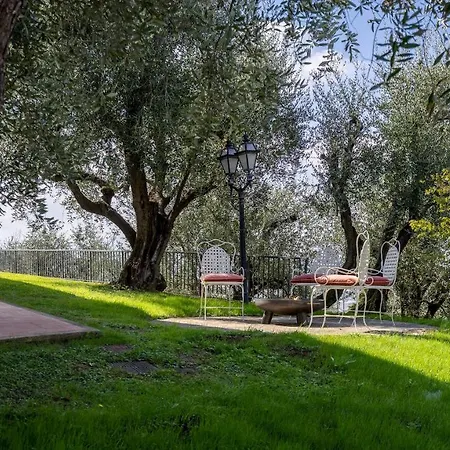 Villa Adisa 8, Emma Uzzano